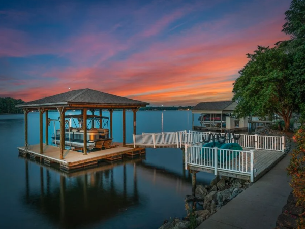 Lake Norman Retreat with 360-Degree Views - Exclusive Accomodations